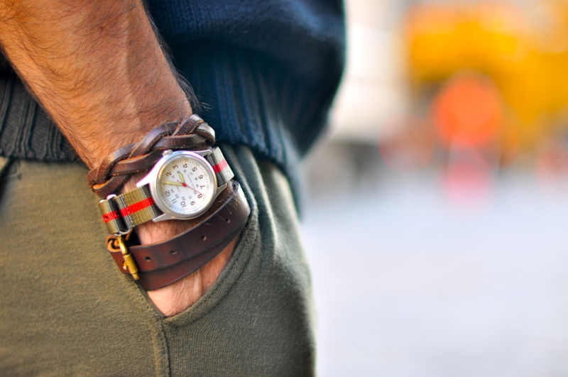 This Is Why Lots Of Men Around The Globe Are Wearing Broken Watches